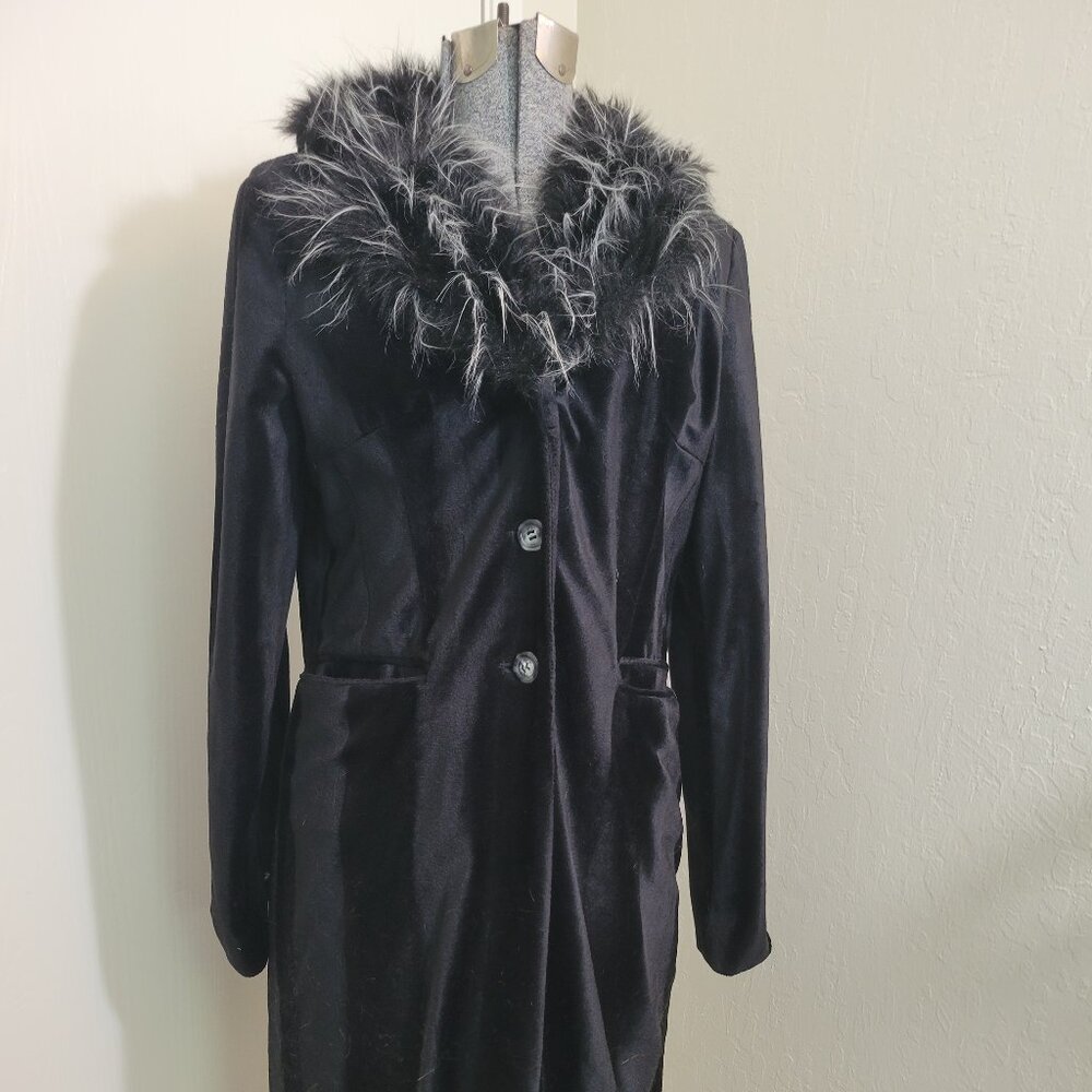 Stunning Coat with the romance of film noir!
